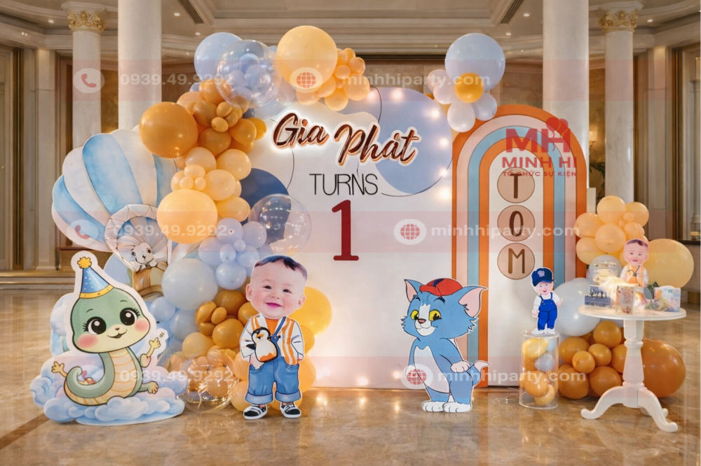 Trang trí thôi nôi bé trai Gia Phát tuổi rắn mang phong cách phim hoạt hình
