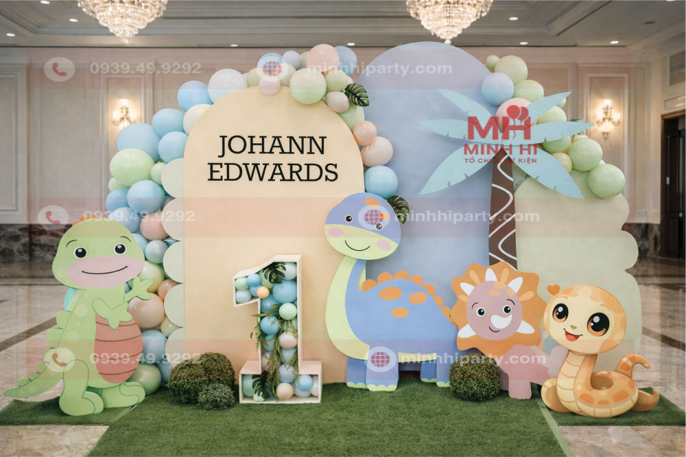 Trang trí thôi nôi bé trai Johann tuổi Rắn với concept khung long