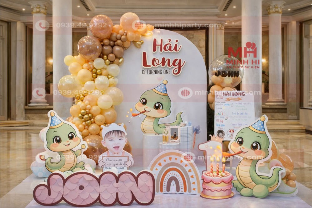 Trang trí thôi nôi cho bé trai Long Hải chủ đề tuổi rắn phong cách manimalist