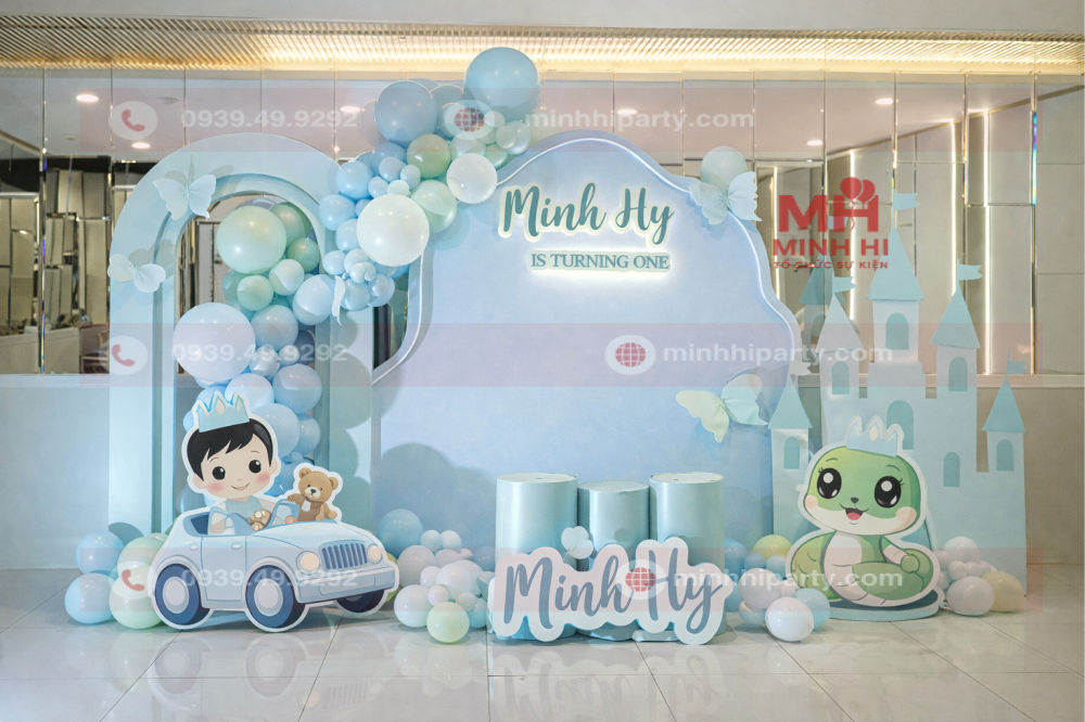 trang tri thoi noi be trai minh hy tuoi ran phong cach hoang gia Trang trí thôi nôi bé trai Minh Hy tuổi Rắn mang phong cách hoàng gia