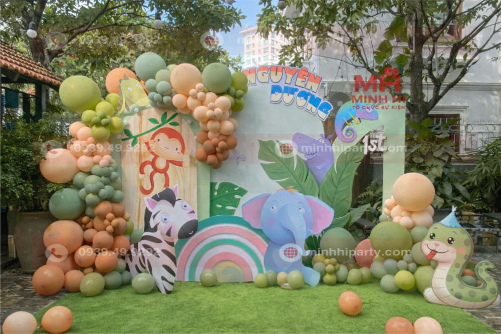 Trang trí thôi nôi bé trai Nguyễn Dương tuổi rắn concept Jungle rừng xanh