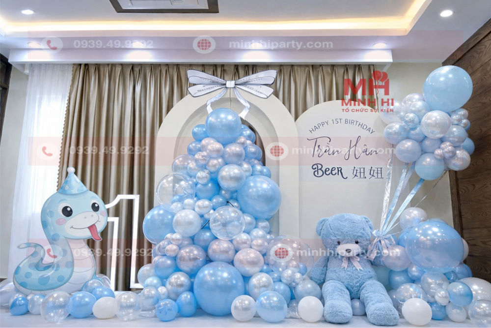 Trang trí thôi nôi bé trai tuổi rắn trọn gói Trần Hân tuổi rắn concept hoàng gia