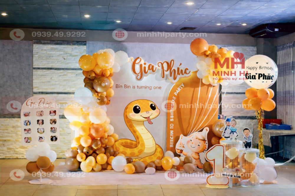 trang tri thoi noi be trai tuoi ran gia phuc tone vang cam Trang trí thôi nôi bé trai Gia Phúc tuổi Rắn tone vàng cam