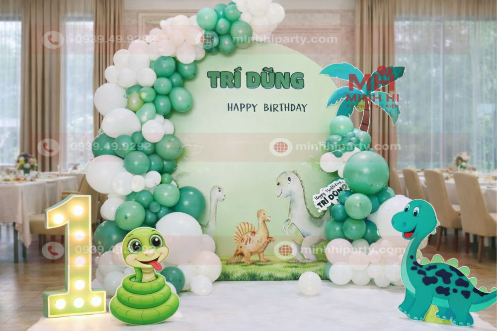 trang tri thoi noi be trai tuoi ran tri dung concept rung nhiet doi Trang trí thôi nôi bé trai Trí Dũng tuổi Rắn với concept rừng nhiệt đới