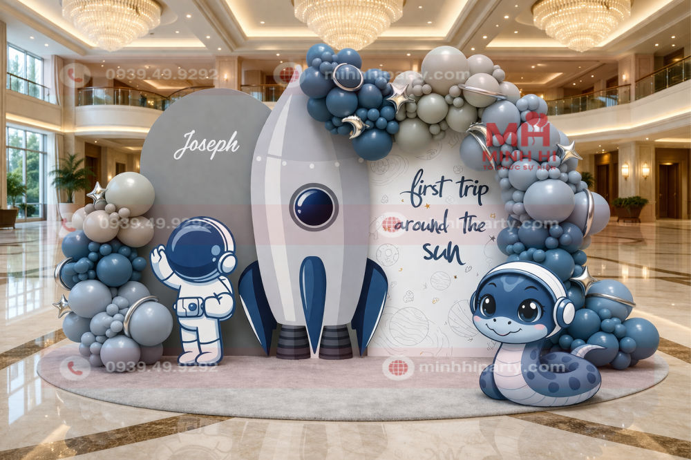 Trang trí thôi nôi cho bé trai Joseph tuổi Rắn concept phi hành gia