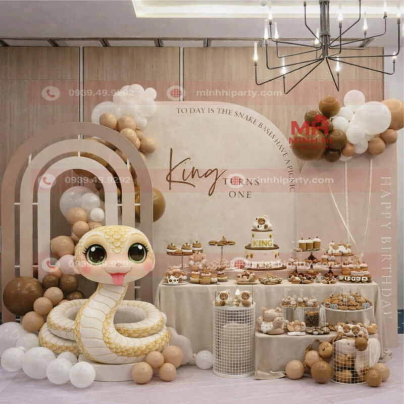 Trang trí thôi nôi bé trai KING tuổi rắn theo phong thuỷ