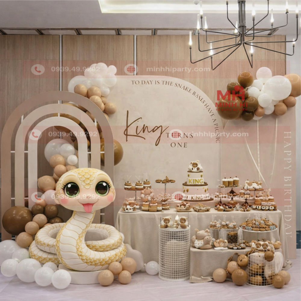 Trang trí thôi nôi bé trai KING tuổi rắn theo phong thuỷ