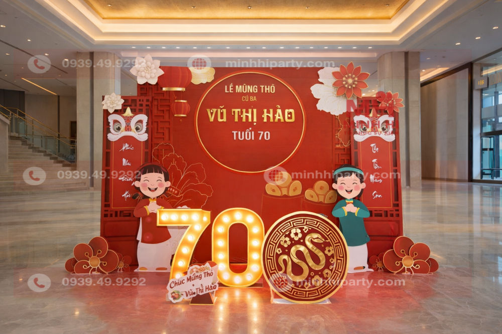 Trang trí backdrop lễ mừng thọ 70 tuổi thiết kế hiện đại với số đèn nổi bật