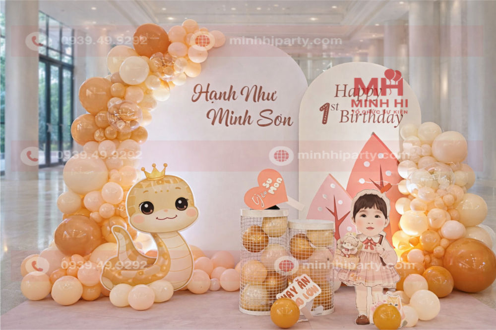 Mẫu trang trí thôi nôi cho bé gái tuổi Tỵ Hạnh Như màu kim loại