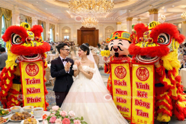 Múa lân và hình ảnh cô dâu chú rễ lại giây phút tại lễ đường