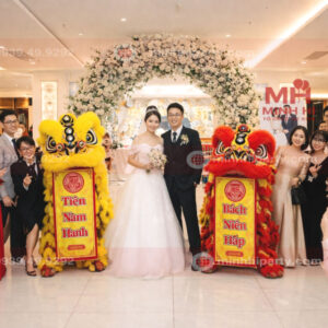 mua lan tai cho tiec cuoi tai nha hang don khach cung co dau chu re Múa Lân cho tiệc cưới tại nhà hàng đón khách cùng cô dâu chú rể