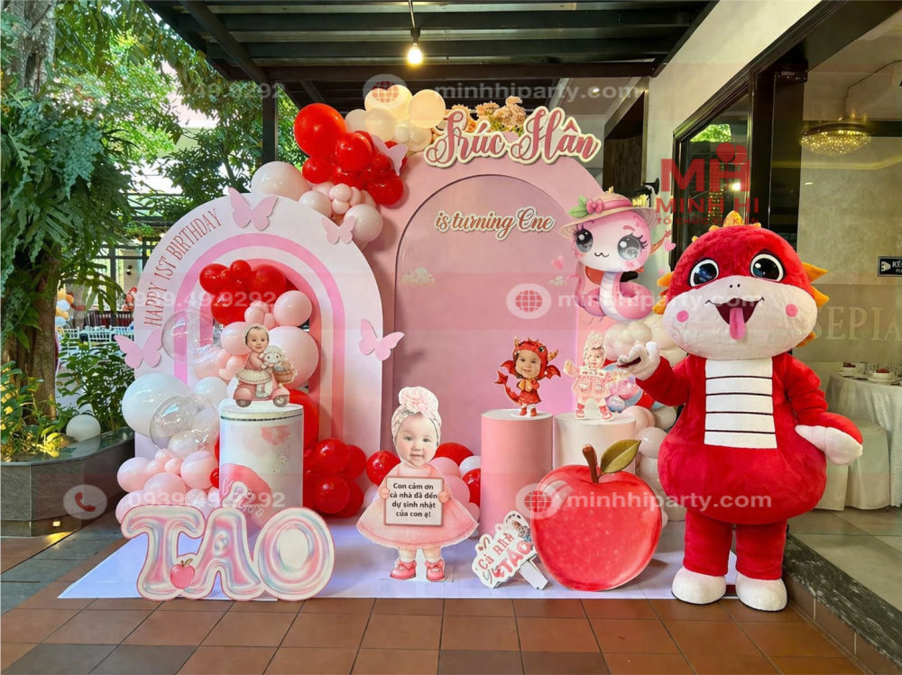 Thuê mascot hoạt náo cho thôi nôi bé gái tuổi Tỵ tone đỏ