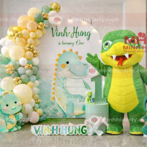 Thuê mascot hoạt náo cho thôi nôi bé trai tuổi Rắn tone xanh