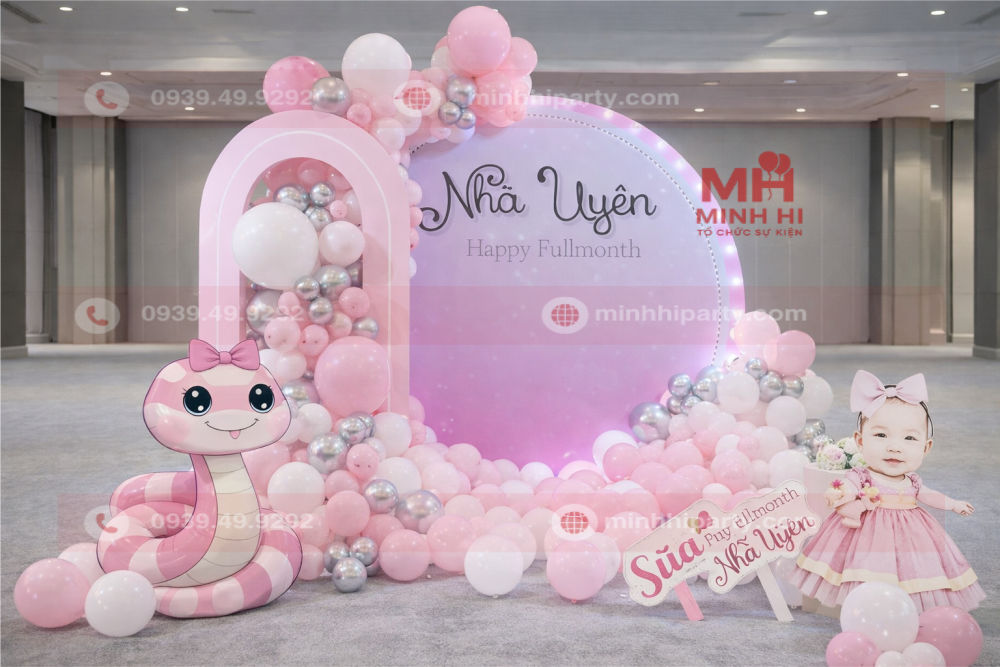 Mẫu trang trí thôi nôi bé gái Nhã Uyên tuổi Rắn với concept nude thanh lịch 