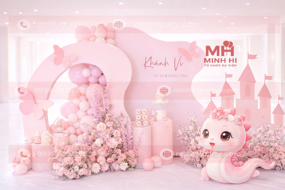 Trang trí thôi nôi cho bé gái Khánh Vi tuổi Rắn concept hoàng gia