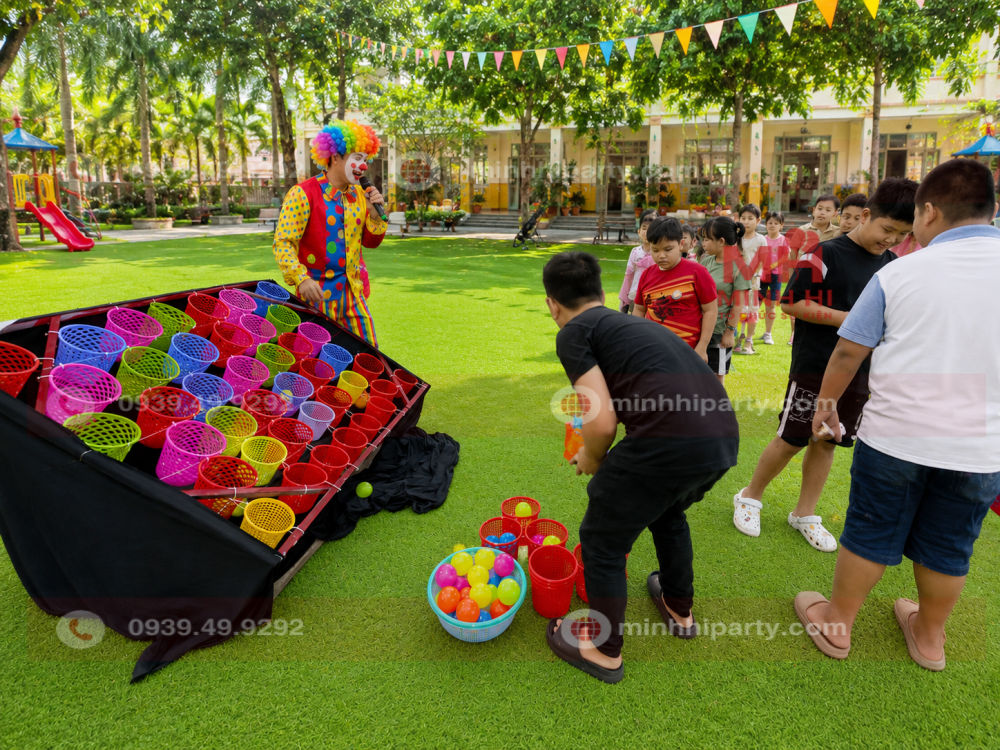 Dịch vụ trò chơi dân gian sự kiện Family Day với trò ném banh vào rổ