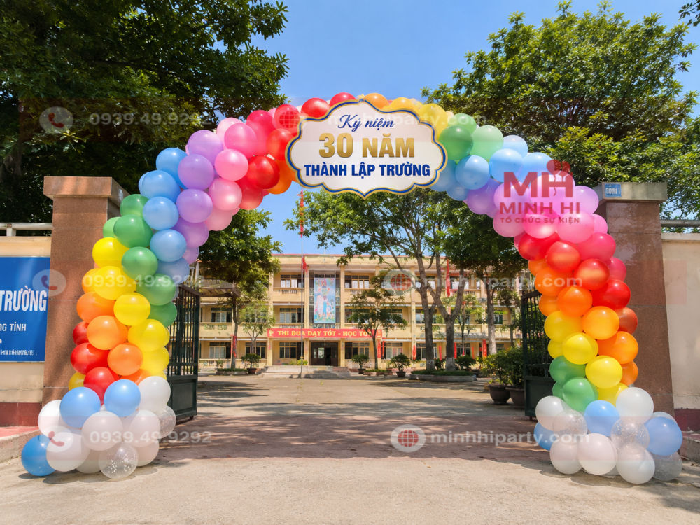 Trang trí cổng chào cho sự kiện 30 năm thành lập trường với tone màu pastel