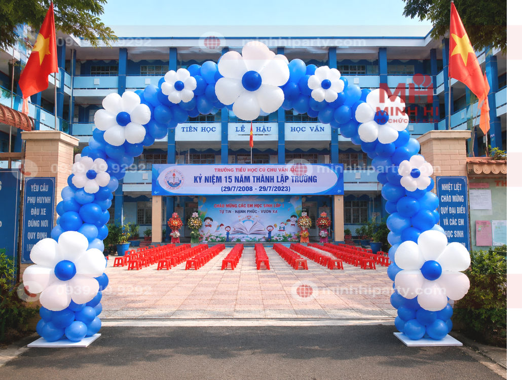 Trang trí cổng chào kỉ niệm 15 năm thành lập trường 