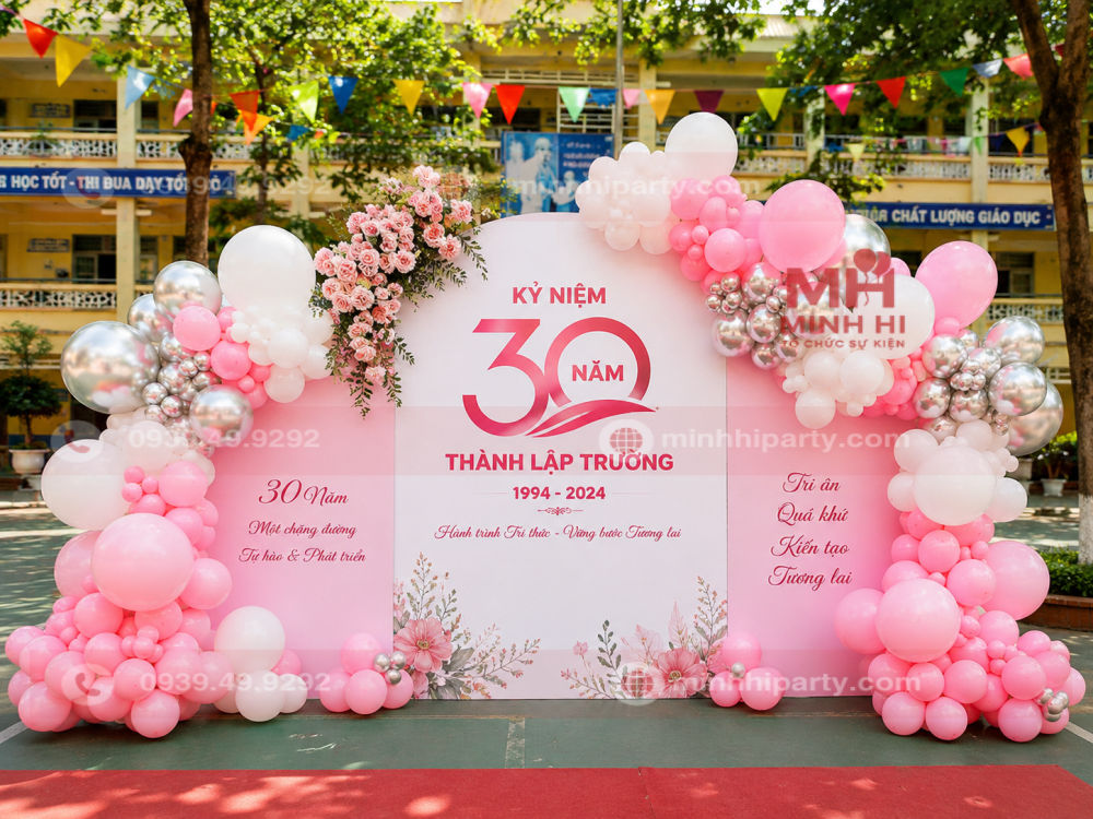 Trang trí khu vực chụp hình lưu niệm cho kỷ niệm thành lập 30 năm của trường học