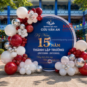 Trang trí kỉ niệm 15 năm ngày thành lập trường học theo phong cách truyền thống