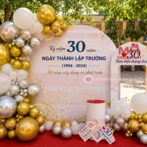 Trang trí kỉ niệm 30 năm ngày thành lập trường thiết kế truyền thống kết hợp hiện đại