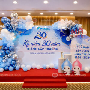Trang trí sân khấu biểu diễn cho ngày kỷ niệm 30 năm thành lập trường