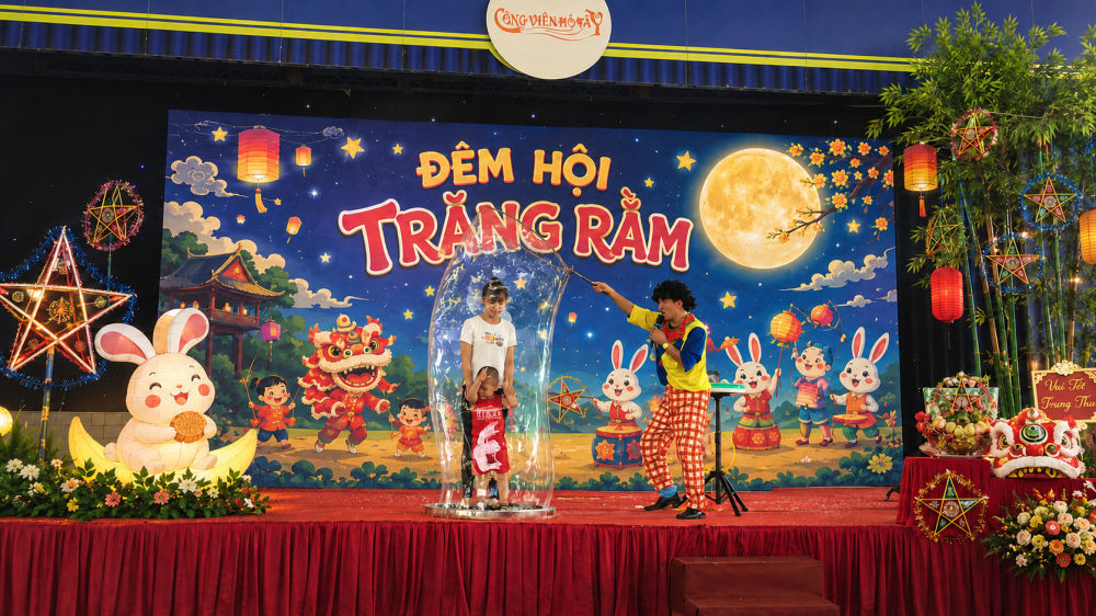 chu he bieu dien bubble cho dem hoi trang ram Chú hề biễu diễn Bubble Show trung thu thiếu nhi cho đêm hội trăng rằm