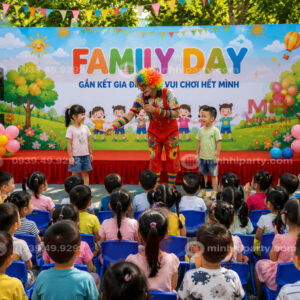 Chú hề hoạt náo giao lưu với các bé tại sự kiện Family