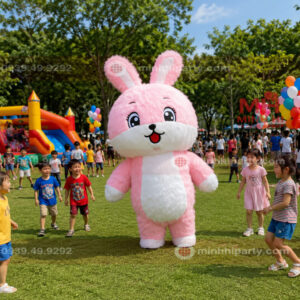 Mascot thỏ hồng cho sự kiện Family Day