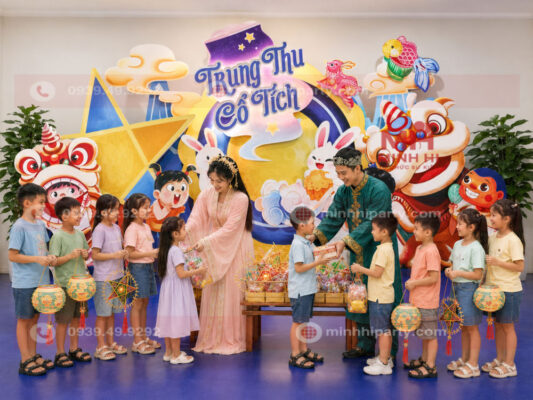 Phát quà trung thu cho các bé tại sự kiện trung thu cổ tích được Minh Hi Party chia sẽ tại ''cách tổ chức phát quà Trung Thu cho doanh nghiệp''