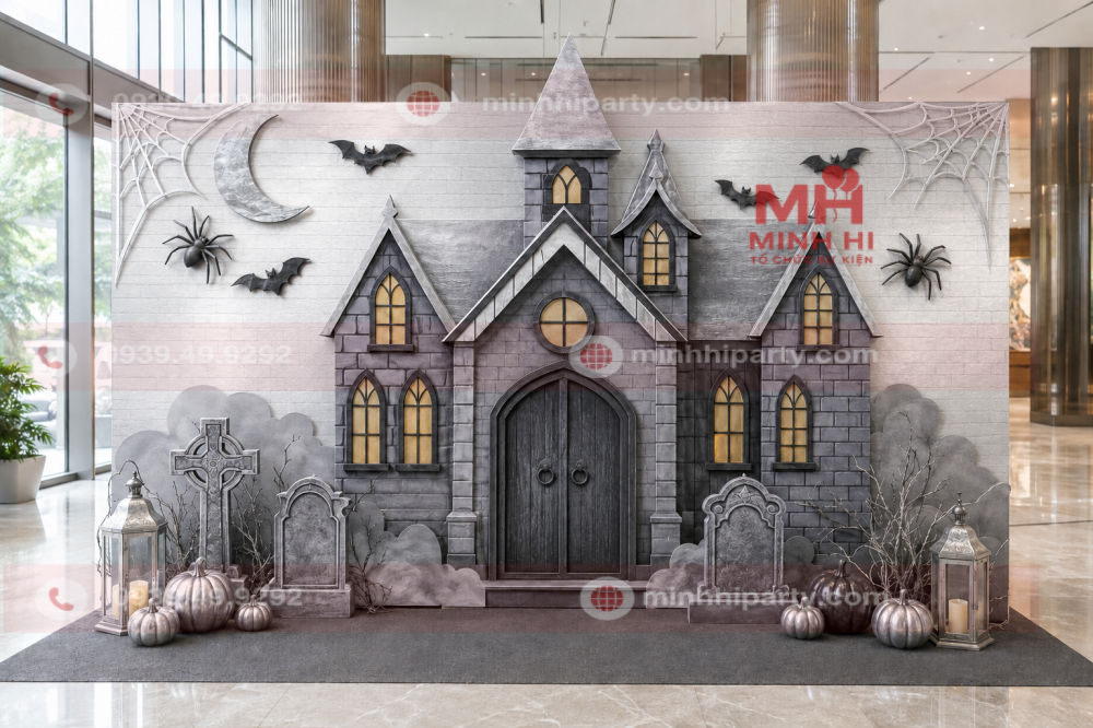 Backdrop Halloween nền bạc với ngôi nhà Gothic màu xám, ánh trăng và bia mộ