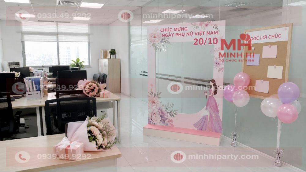 Gợi ý decor phòng làm việc 20/10 với khung chụp ảnh và góc lời chúc