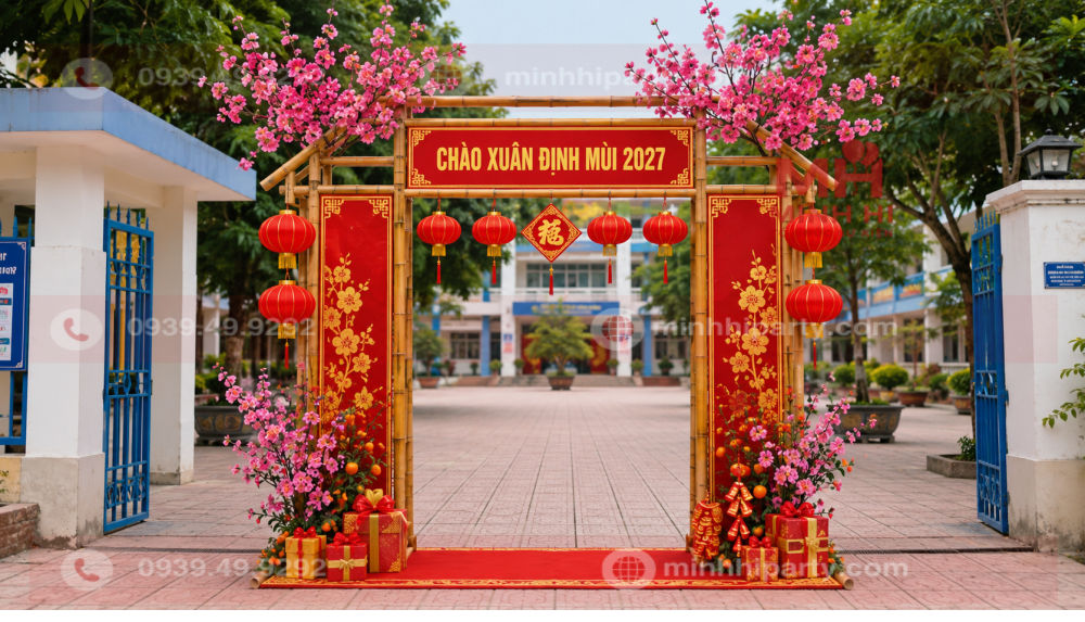 trang tri cong chao tet cho truong hoa 2027 bang tre Mẫu trang trí cổng chào Tết 2027 cho trường học bằng tre, hoa đào, đèn lồng và trang trí tiểu cảnh Tết.
