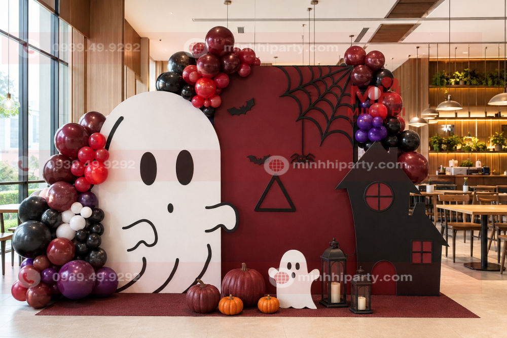 Trang trí Halloween với tone đỏ máu