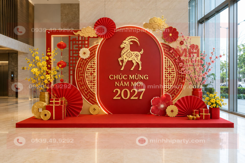 Trang trí Tết 2027 cho chung cư với background check-in linh vật dê, hoa mai, hoa đào, quạt giấy và đèn LED.