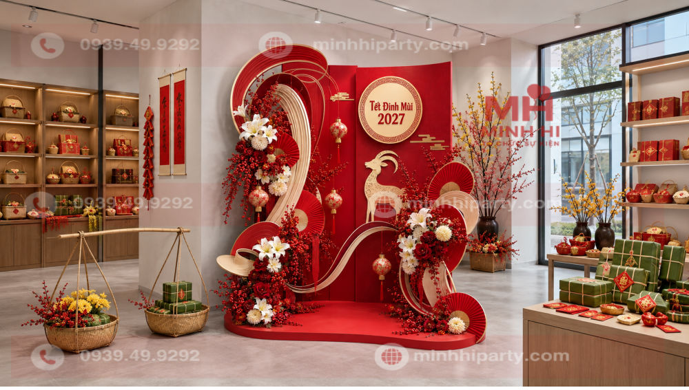 Trang trí tiểu cảnh Tết 2027 cho cửa hàng phong cách truyền thống với formex, bánh chưng, quang gánh và hoa mai