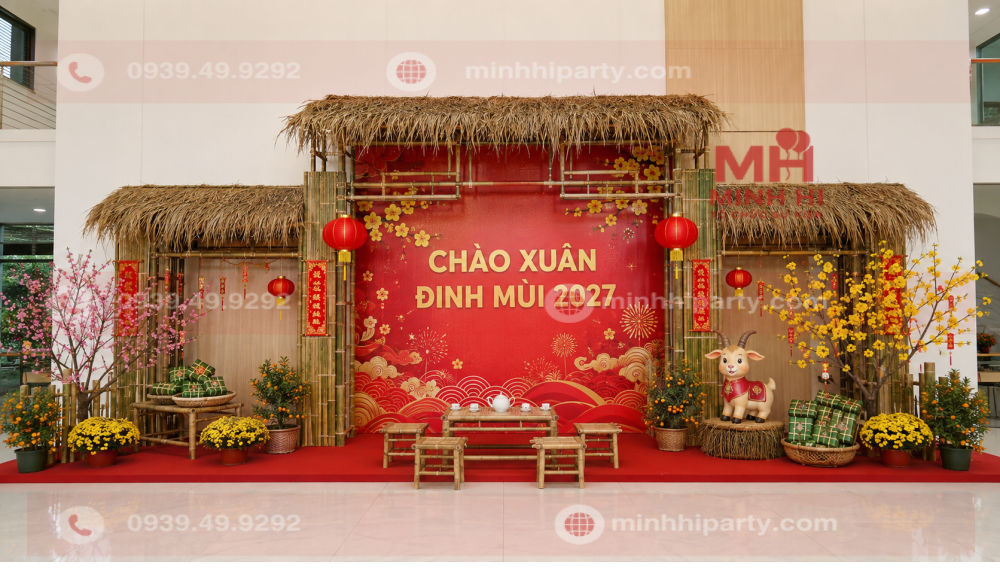 trang tri tet cho truong hoc cho sanh truong va khu checkin Trang trí trường học đón Tết 2027 bằng nhà tranh, bàn trà, bánh chưng, hoa xuân và linh vật Đinh Mùi.