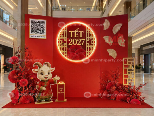 Trang trí Tết 2027 tương tác tại trung tâm thương mại với chibi dê formex 3D, vòng đèn LED và mã QR nhận ưu đãi.
