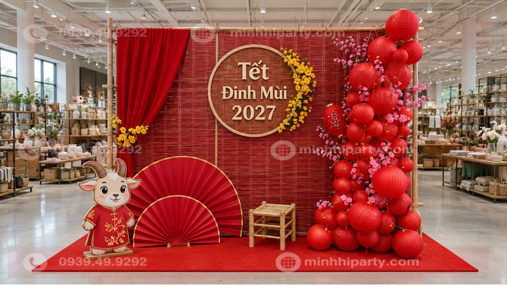 Trang trí Tết 2027 thân thiện với môi trường bằng tre, đèn giấy, chibi dê và quạt đỏ formex 3D trong cửa hàng