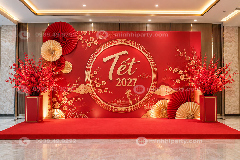 backdrop trang tri tet 2027 nhieu lop Background chụp hình Tết 2027 nhiều lớp, tông đỏ vàng sang trọng.