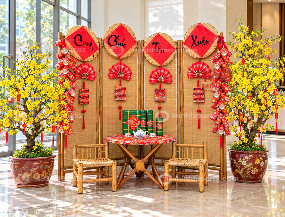 Decor tết 2027 truyền thống với mai vàng làm điểm chính