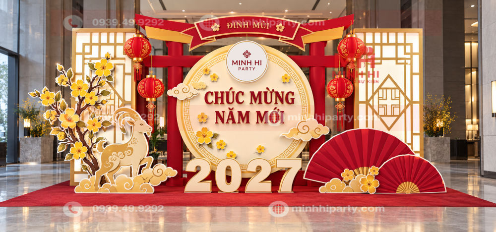 Trang trí tiểu cảnh Tết 2027 với bảng logo tròn, lời chúc nổi và bộ số năm rời