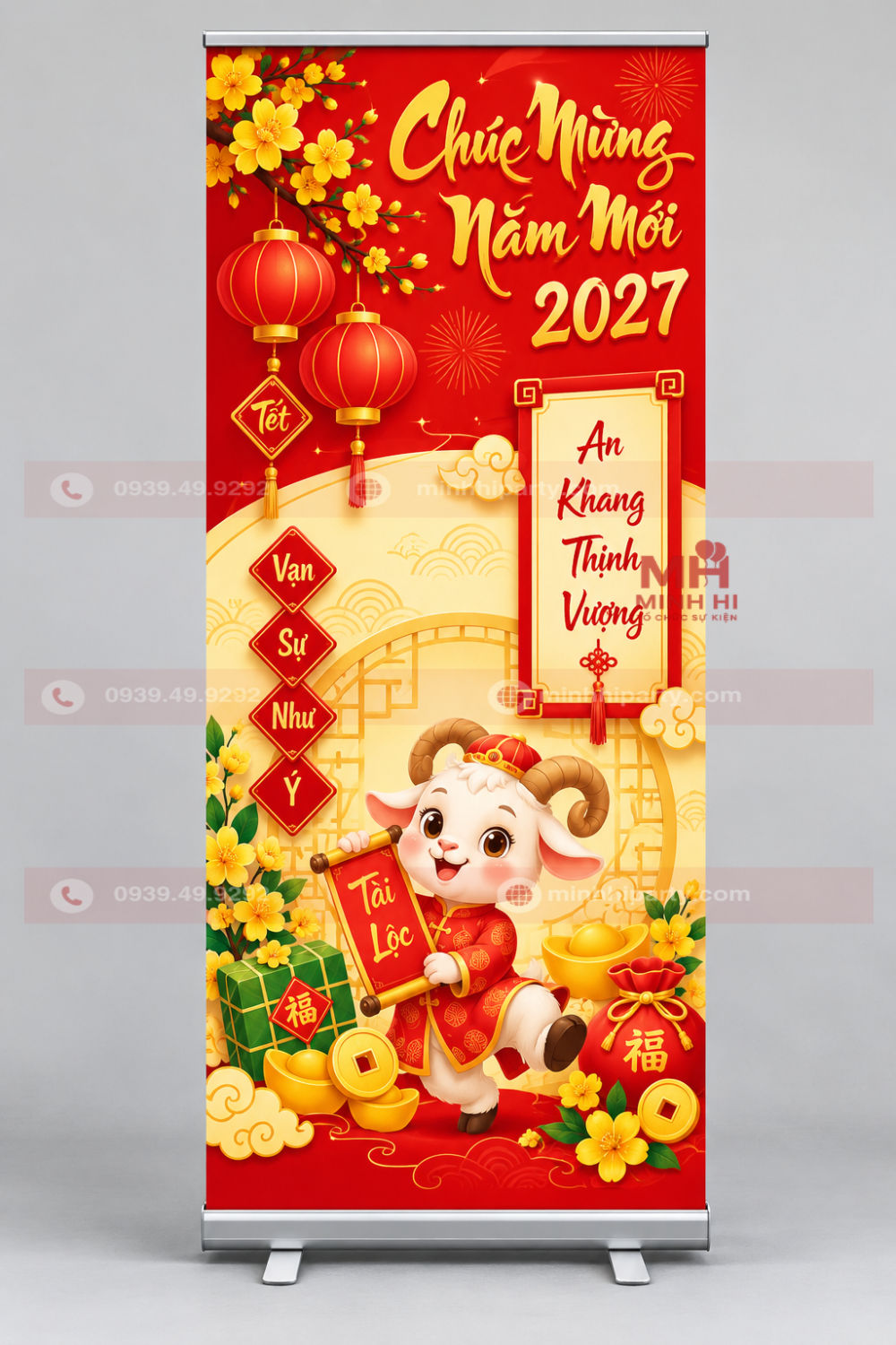 Standee Tết 2027 hình chữ nhật truyền thống màu đỏ vàng, trang trí hoa mai, đèn lồng, lời chúc năm mới và linh vật dê Đinh Mùi.