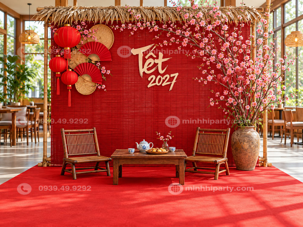 Trang trí tết 2027 miền bắc với bàn trà và bình hoa đào