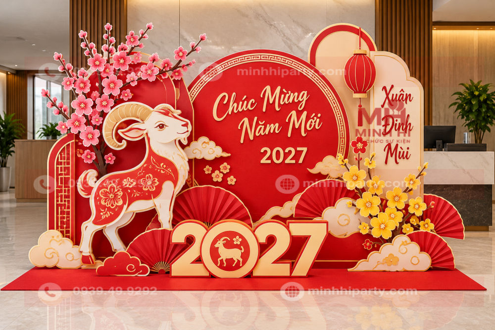 trang tri tet cho quay le tan ket hop chu chuc tet Kết hợp chữ chúc Tết trong trang trí tiểu cảnh Tết 2027 bằng formex cắt CNC ghép lớp, backdrop đỏ vàng, chữ nổi và mô hình dê Đinh Mùi.