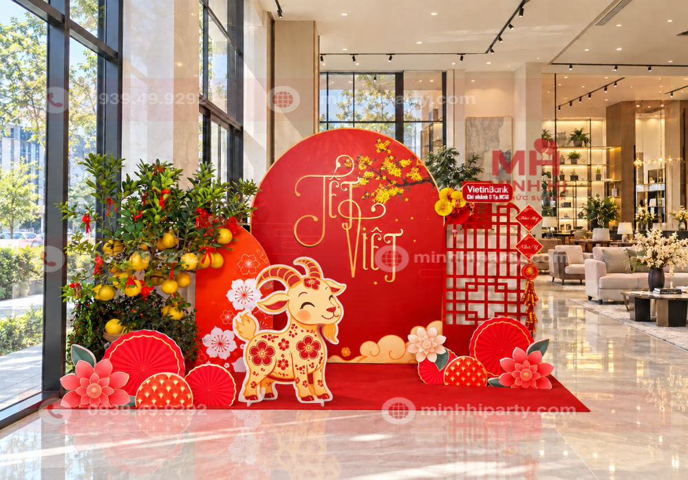trang tri tet cho showroom sang trong tone do do Trang trí tết cho showroom 2027 tone đỏ đô